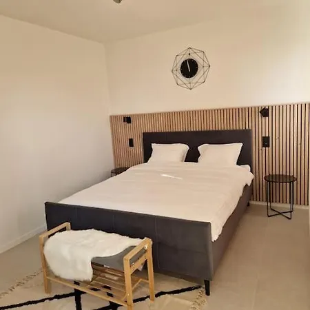 Phoenix Apartment *